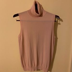 Sleevless turtleneck